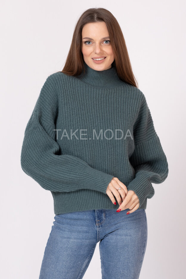 Плотный вязанный свитер