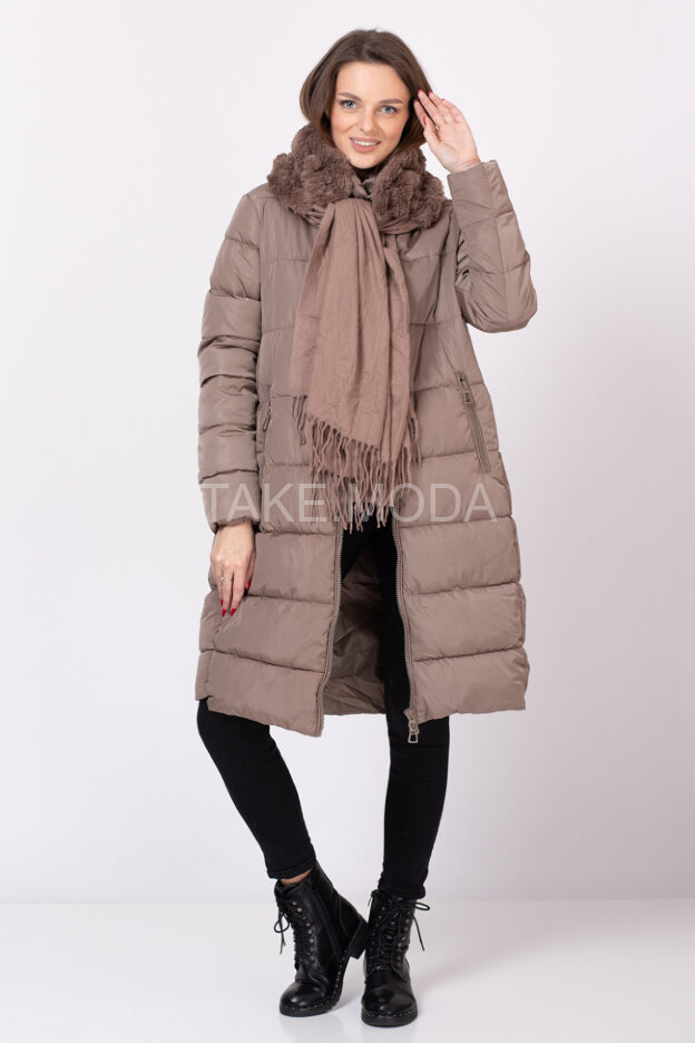 Стеганное зимнее пальто с оригинальным шарфом